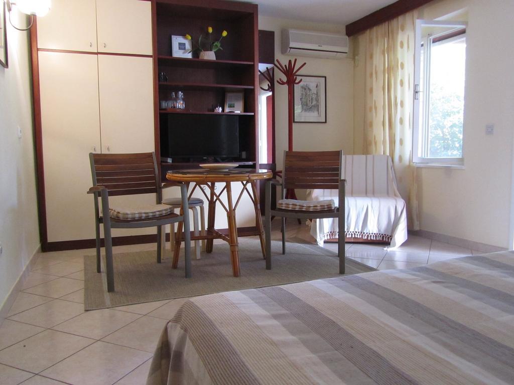 Apartment Petrovic Корчула Екстер'єр фото